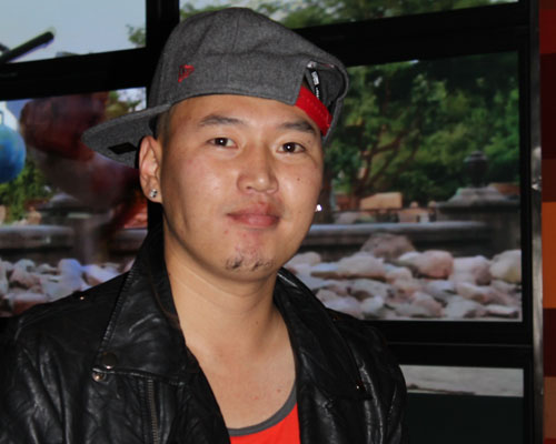 Дуучин ВХ кино урлагт хүч үзнэ